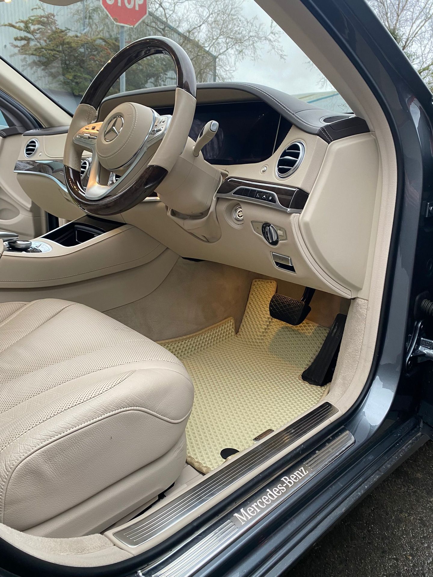 Beige EVA mat in a Mercedes-Benz S-Class
