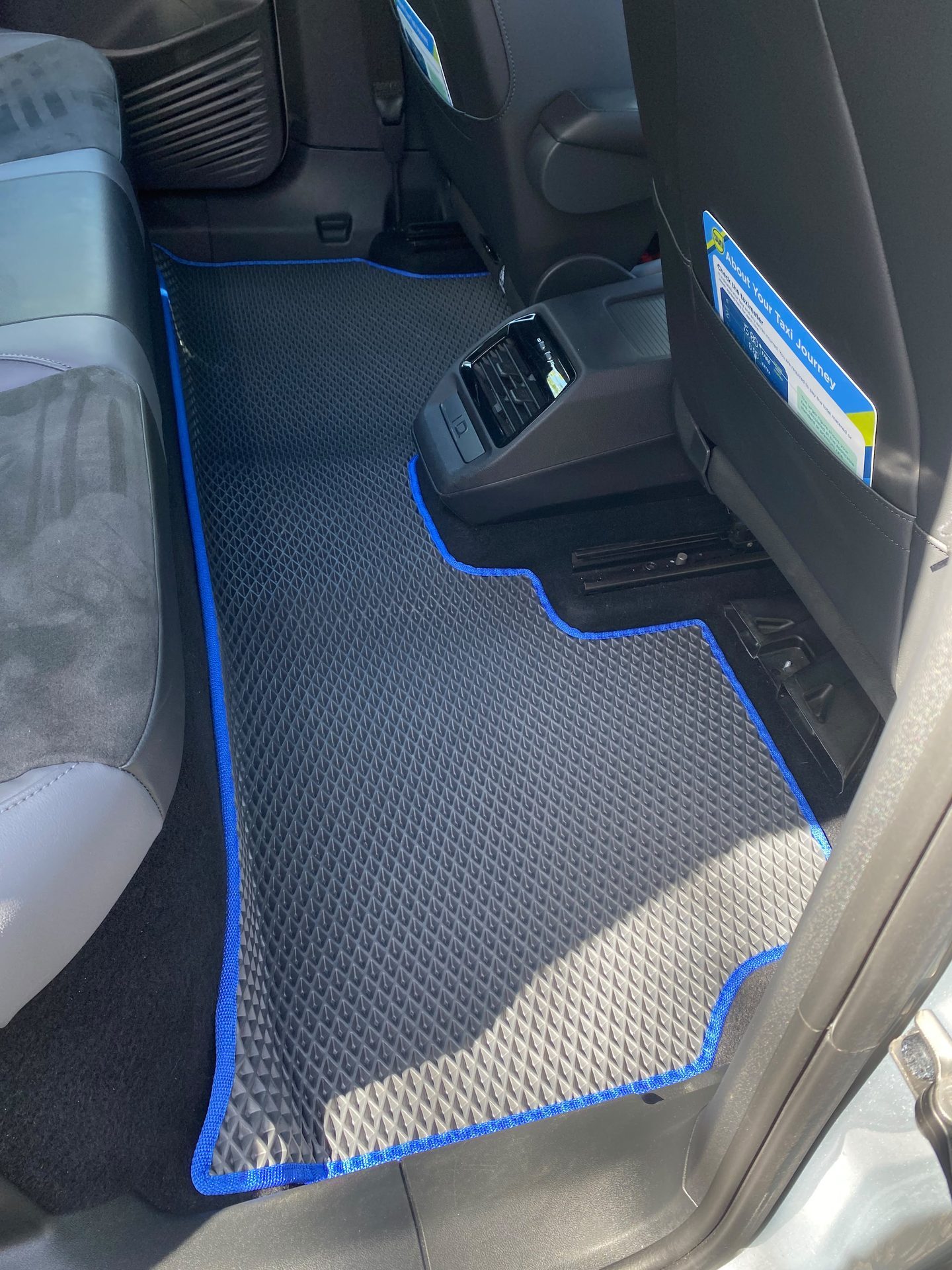 EVA rear mat with blue edge fitted in a VW ID.4